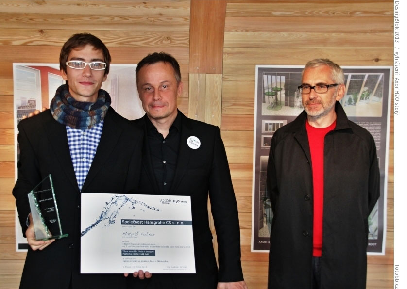 Matyáš Kočnar, víťaz hlasovania odbornej poroty, Ladislav Grebec, konateľ Hansgrohe CZ a Rudolf Netík, predseda odbornej poroty Axor H2O story 2013.