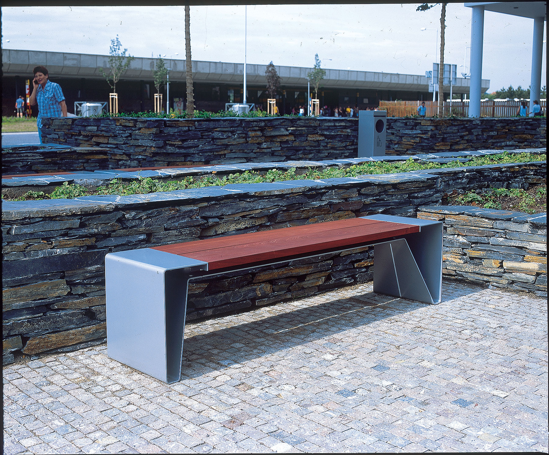 Originálny dizajn lavičky chránený priemyselným vzorom.