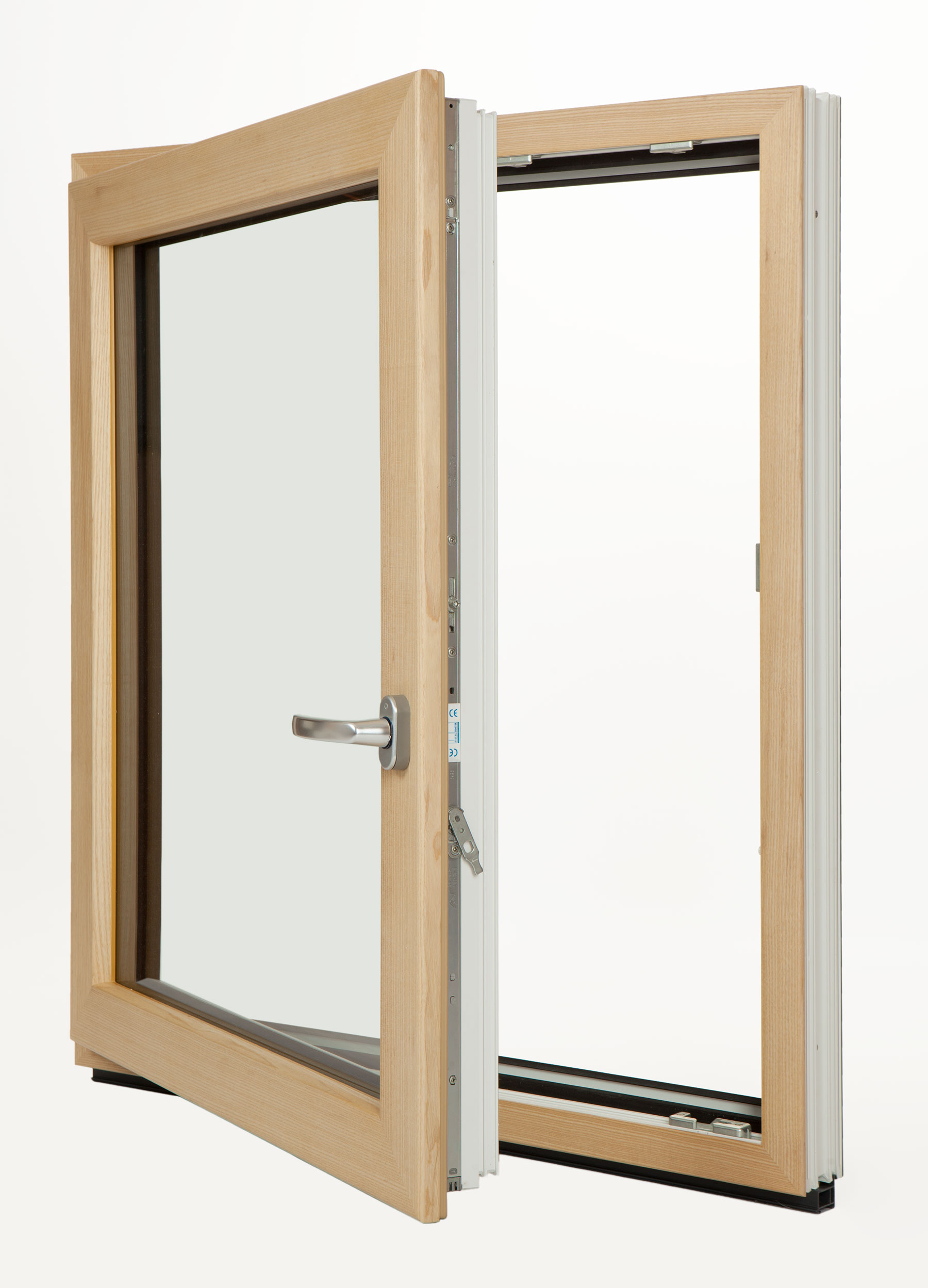 Nové dizajnové okno EforteFusion kombinuje to najlepšie z troch svetov: PVC, drevo a hliník. Inovatívny systém spĺňa parametre pre pasívne domy.