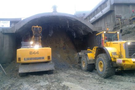 Obr. 1 Začiatok razenia tunela zo západného portálu pod korytnačkou