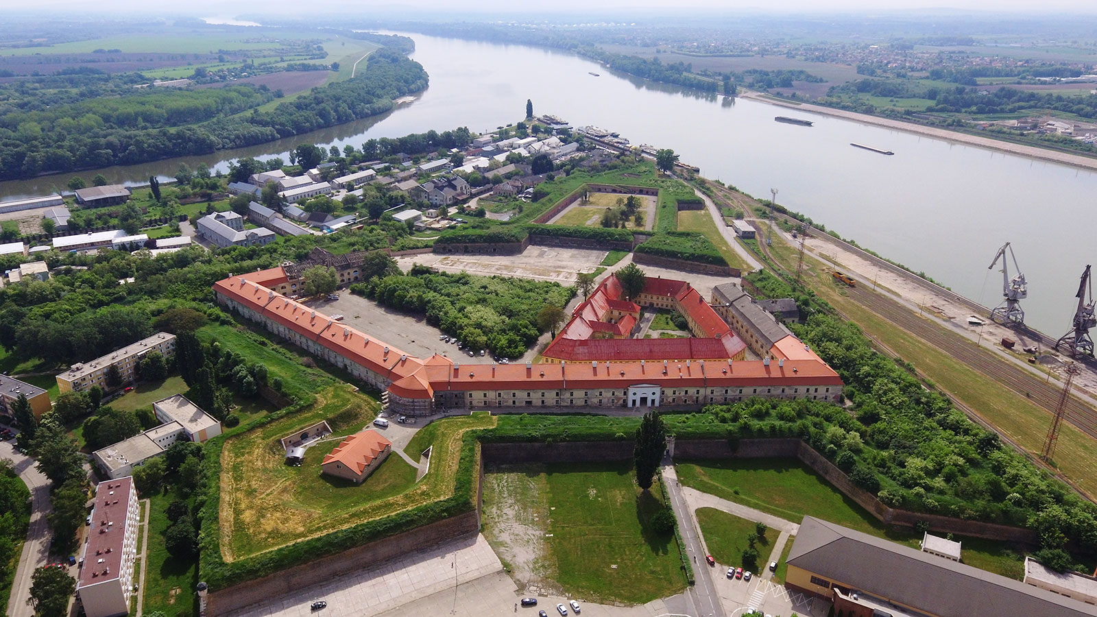 Letecký pohľad na Kasárne ktoré sú len časťou celej Pevnosti