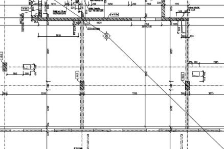 Obr. 4 Časť výkresu tvaru stropnej konštrukcie pri riešení zmeny konštrukčného systému s celoplošným zhrubnutím stropnej dosky z 220 mm na 350 mm