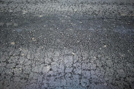 Obr. 3 Sieťový rozpad asfaltovej vozovky