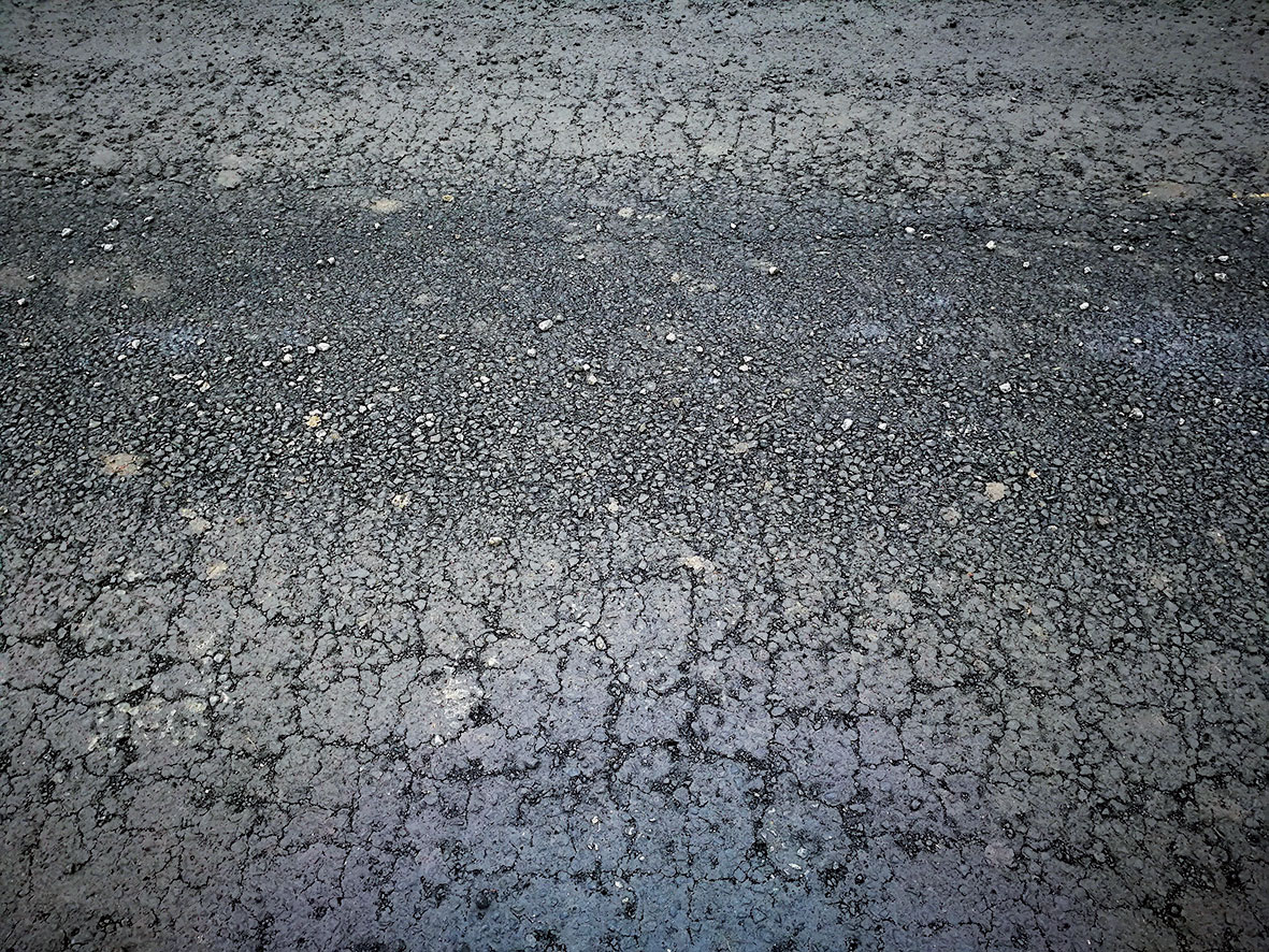 Obr. 3 Sieťový rozpad asfaltovej vozovky
