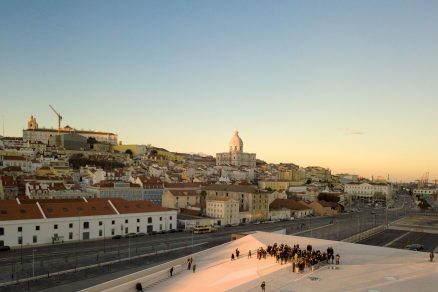 Strecha je celá pochôdzna a slúži ako vyhliadková plošina.