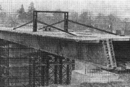 Obr. 3 Prvý vysúvaný most Československa v Tomiciach, fotografia po dokončení vysúvania [2]
