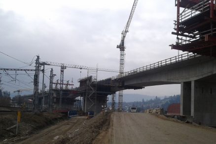 Križovanie MK a trate ŽSR s pohľadom na prvky letmej betonáže