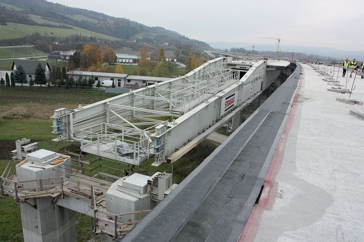 Obr. 11 Pohľad na výsuvný nos použitý pri výstavbe mosta 201 pri Žiline