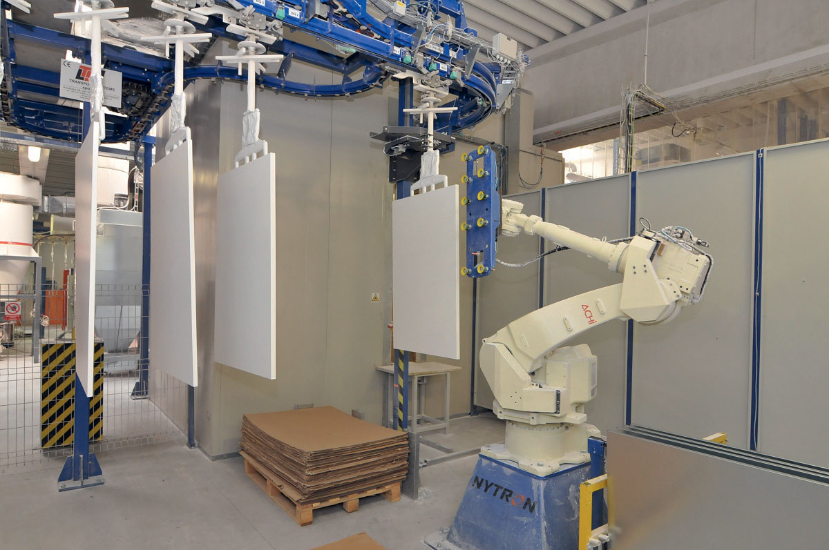 Veľká časť výrobných procesov je vo výrobnom závode Fenix v Jeseníku automatizovaná.