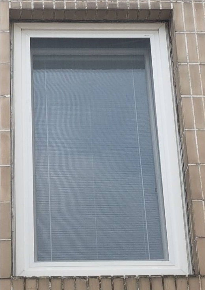 Obr. 4 Príklad výmeny okna pomocou rekonštrukčného rámu – okno s rekonštrukčným rámom a novým PVC krídlom