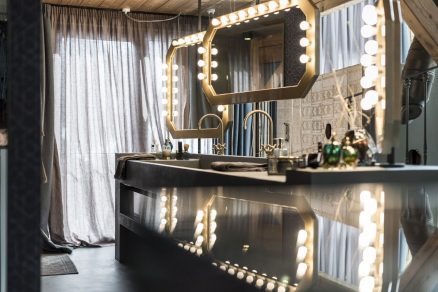 Kúpeľňa a zrkadlá v štýle glamour