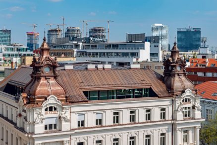 Pohľad na zrekonštruovanú nadstavbu v kontexte panorámy mesta.