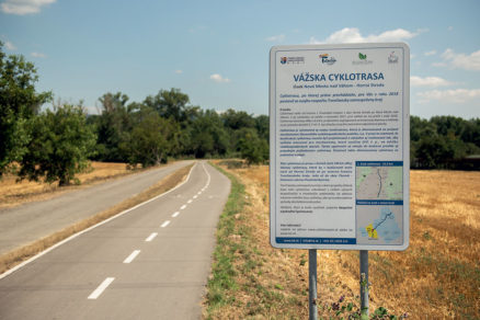 Vážska cyklotrasa na úseku Horná Streda – Nové Mesto nad Váhom
