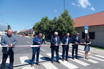 Slávnostné otvorenie za účasti ministra dopravy a výstavby Arpáda Érseka primátora mesta Štúrovo zástupcov Slovenskej správy ciest ako aj zhotoviteľa