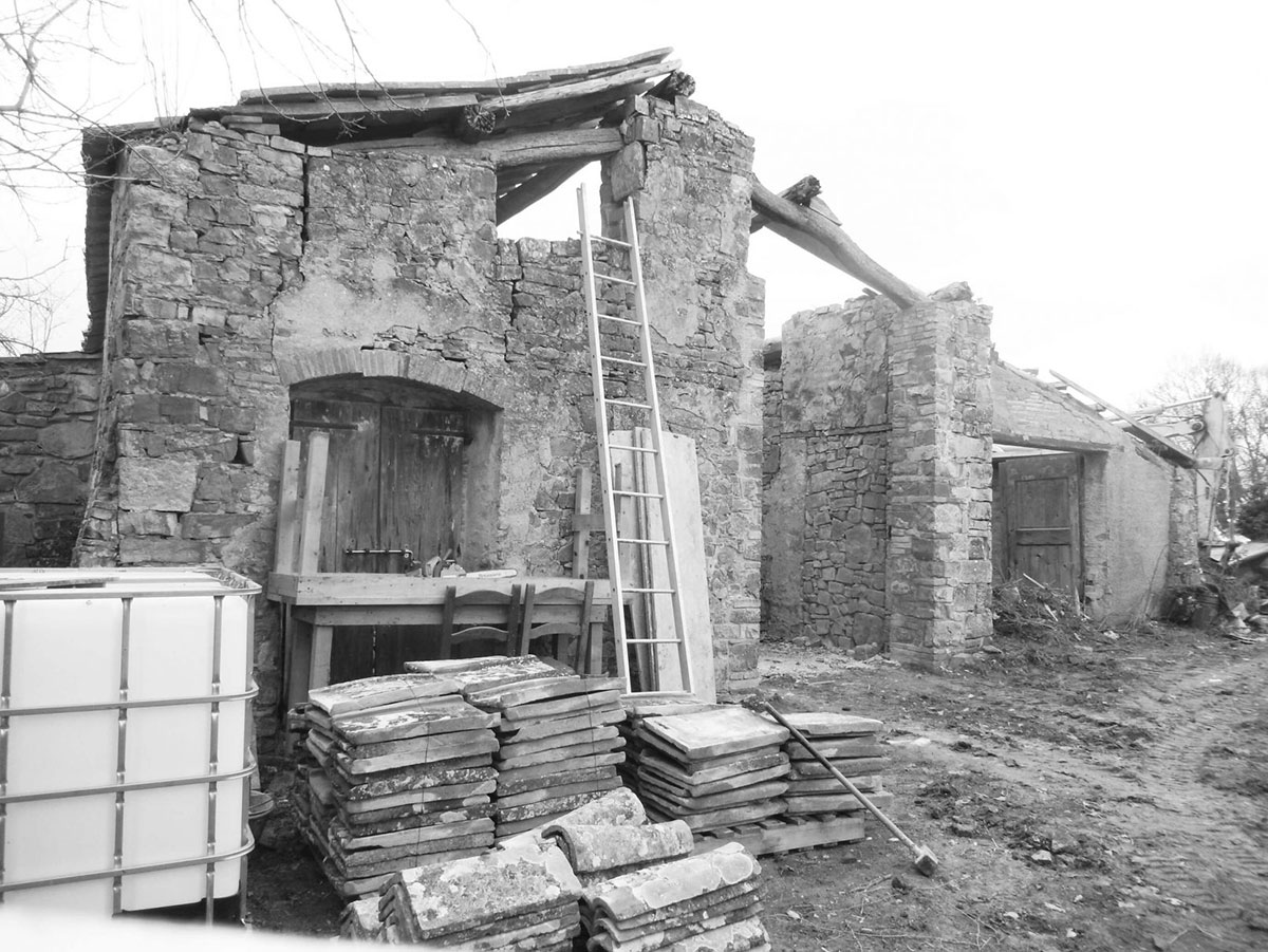 kamenný dom pred rekonštrukciou