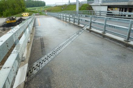 Mostné závery dodávané na nové mostné konštrukcie na diaľnici Zürich severný obchvat