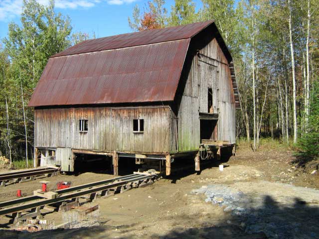 Starú stodolu demontovali
