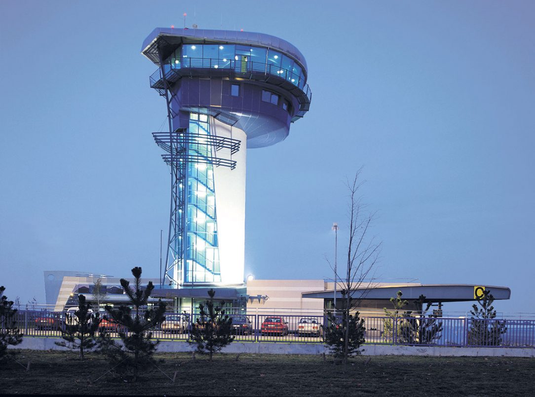 Riadiaca veža Letisko M. R. Štefánika Bratislava 1998