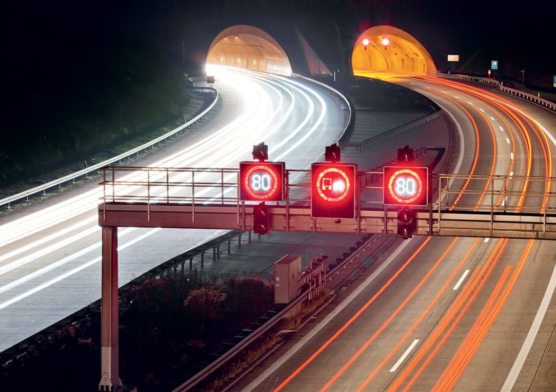 Tunnel Fahrbahn Autos Fotolia 36640399