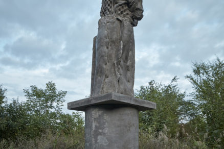 Socha „Strážca“ z ateliéru prof. Jana Hendrycha.