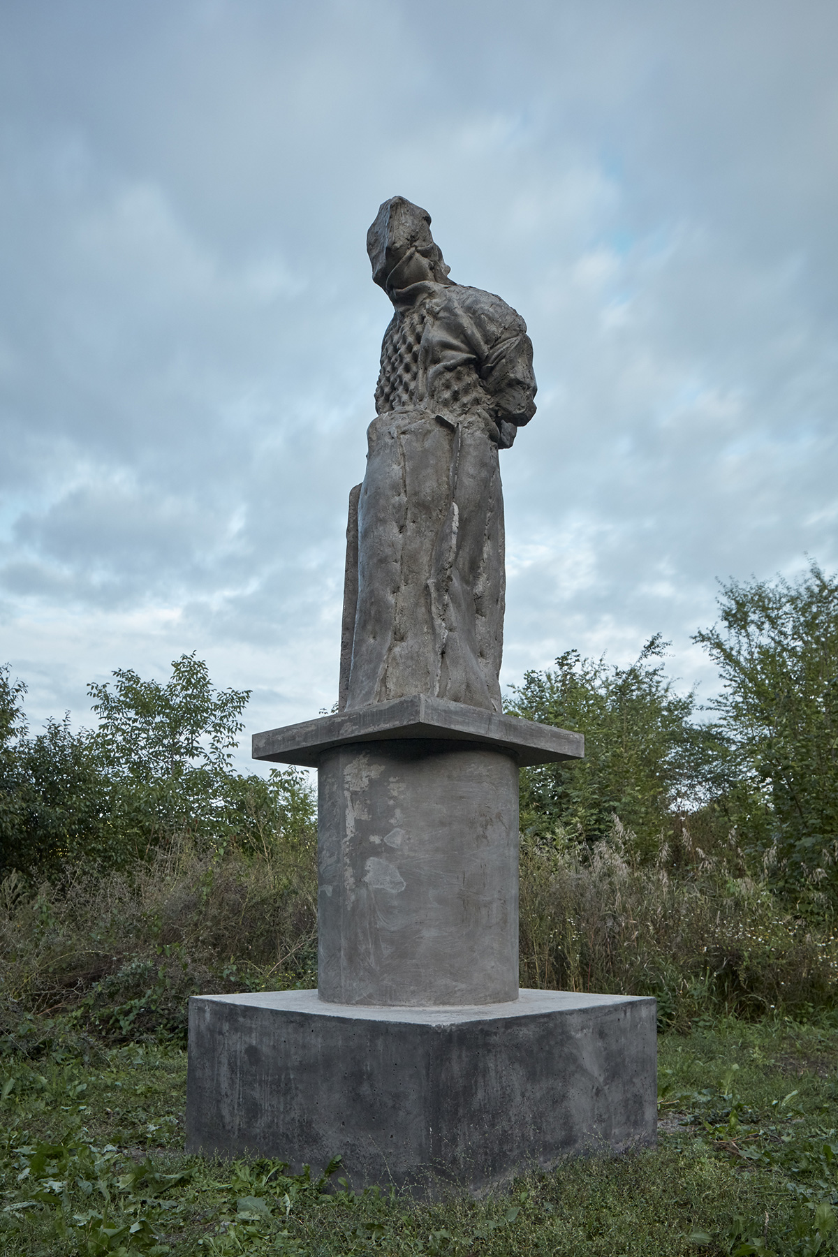 Socha „Strážca“ z ateliéru prof. Jana Hendrycha.