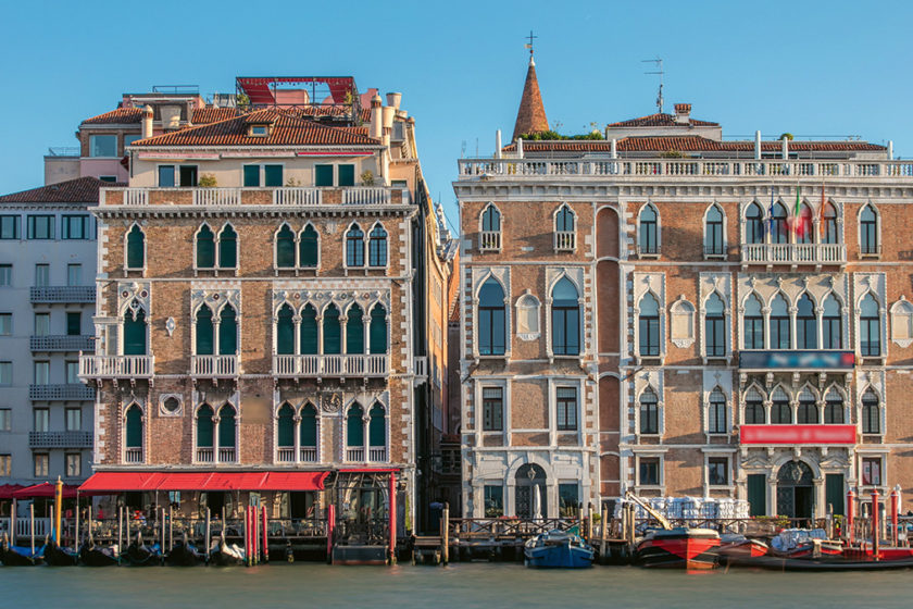 Palác Ca’ Giustinian (vpravo) je sídlom riaditeľstva benátskeho bienále.