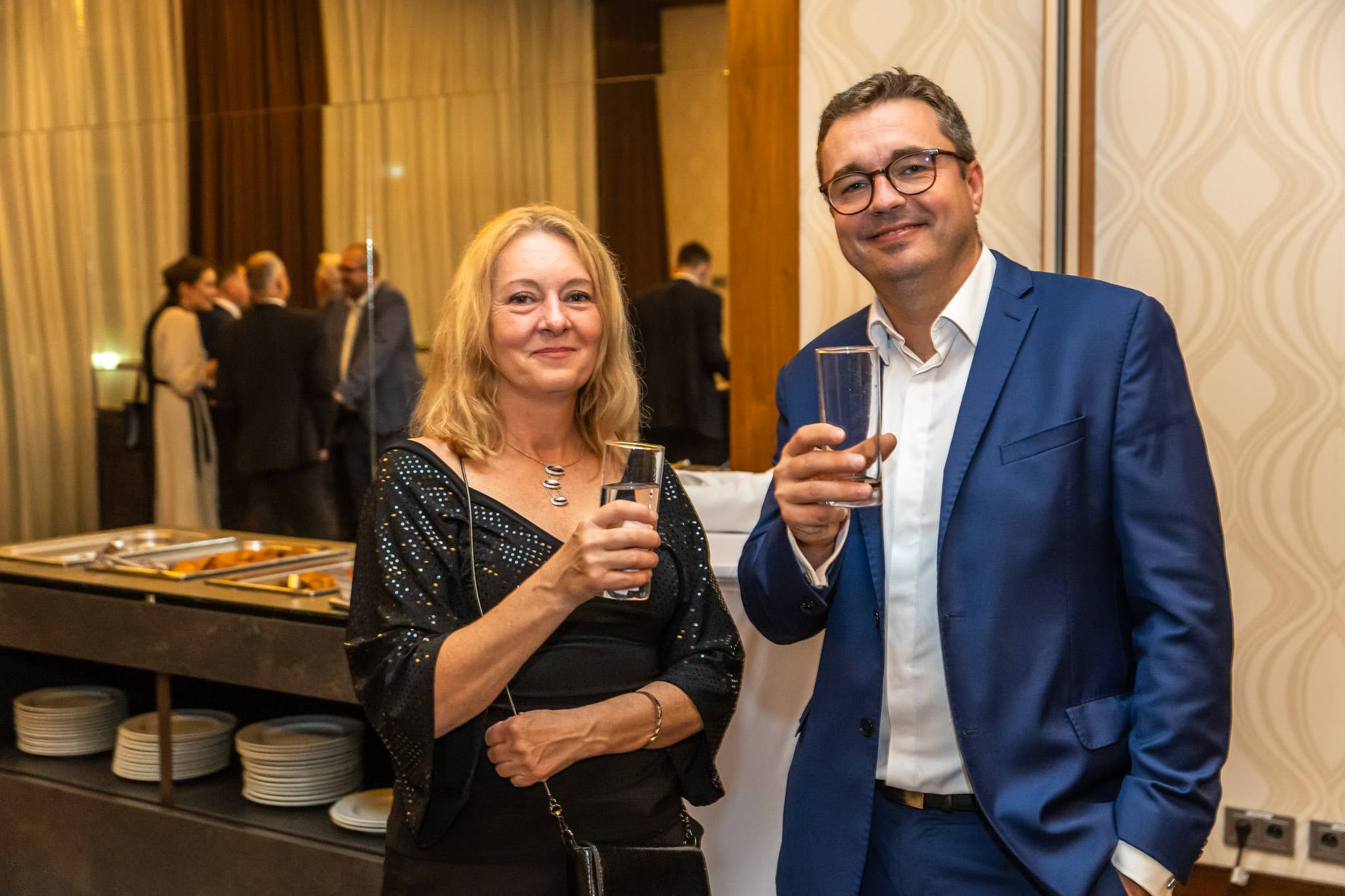 Katarína Lipovská, JAGA a Martin Vokel, generálny riaditeľ Keraming