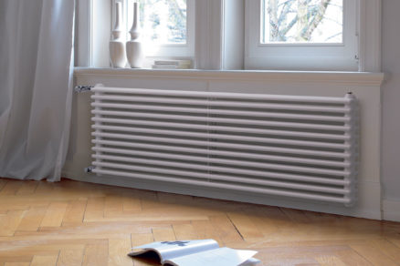 Silueta otočená o 90° prepožičiava modelu Zehnder Charleston Turned výnimočne štíhly dizajn.