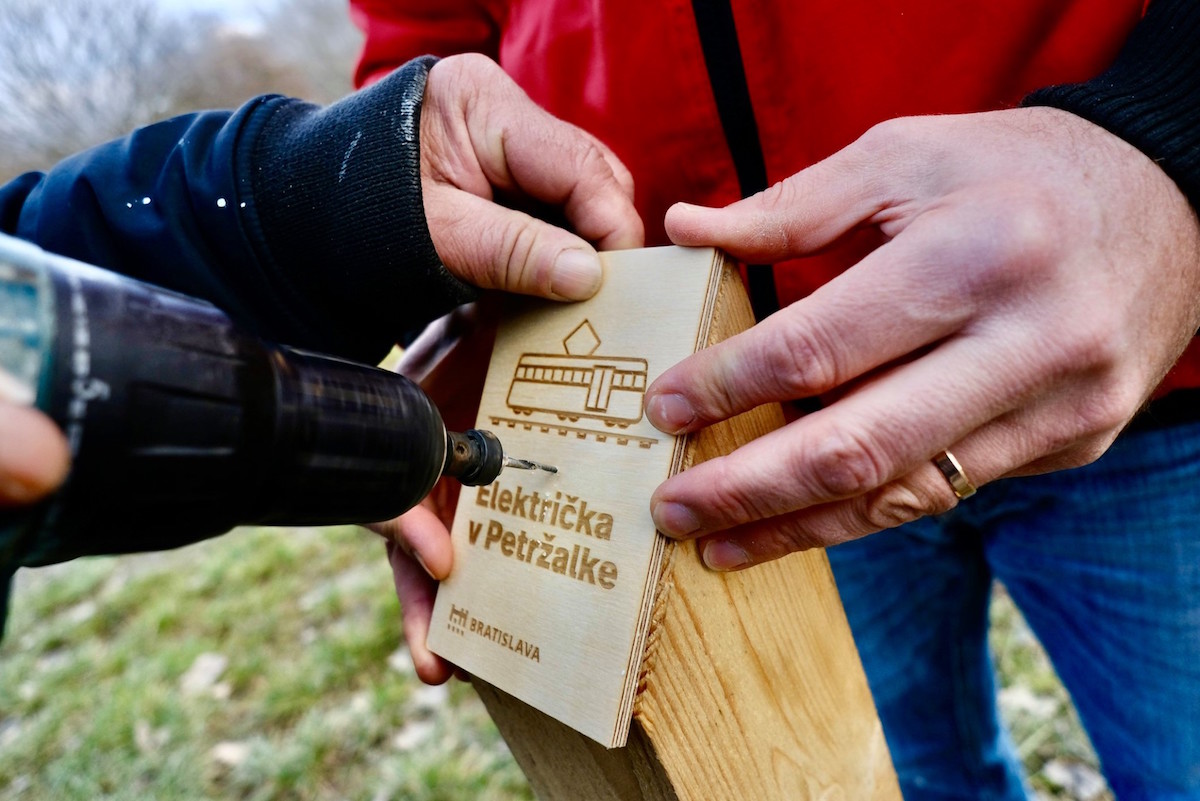 Vyznačenie trasy 2. etapy električkovej trate v Petržalke.