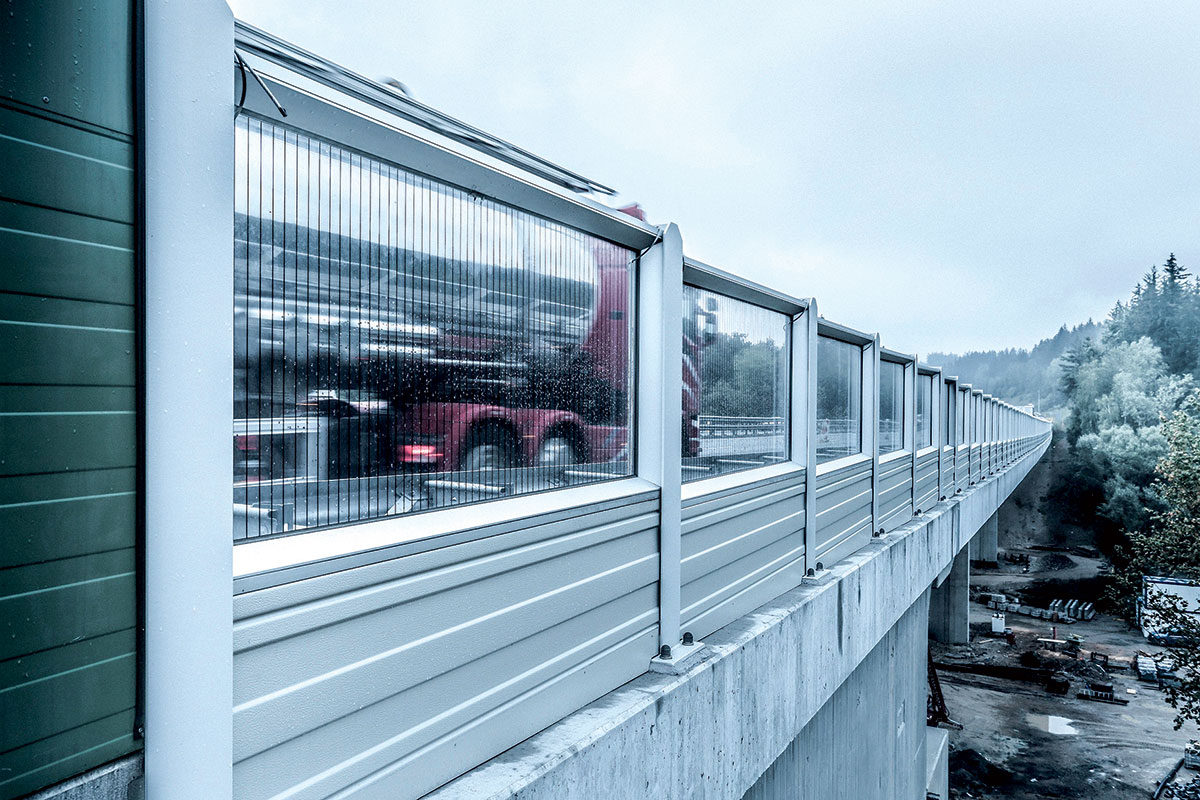 Reflexné panely noba okno možno vidieť napríklad pri diaľniciach.