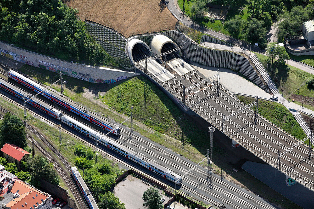2008 Nove spojeni tunely pod Vitkovem Praha