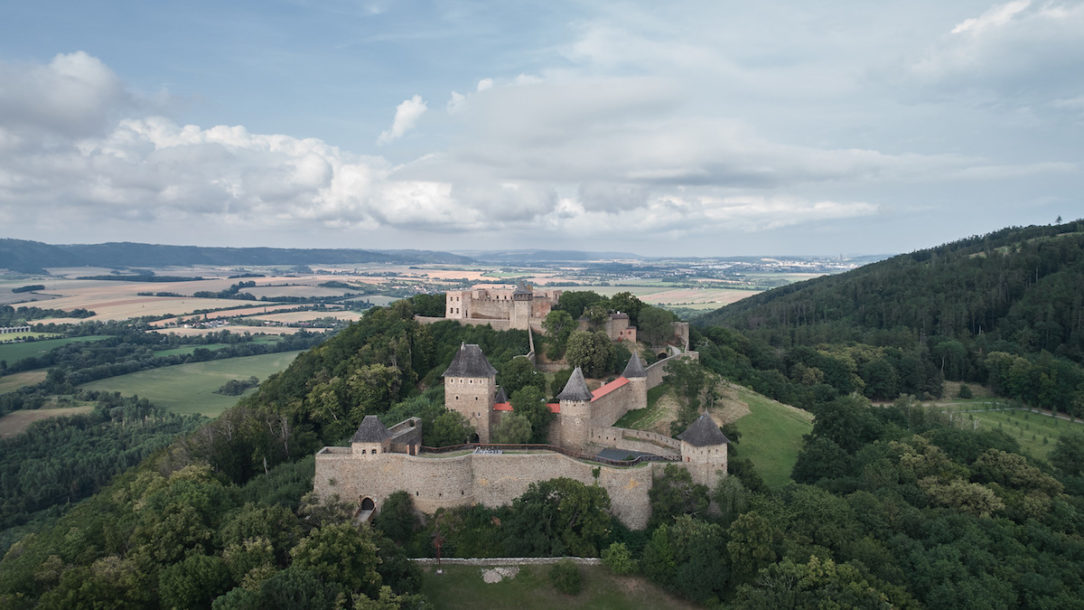 Hrad Helfštýn stojí uprostred nádhernej prírody strednej Moravy.