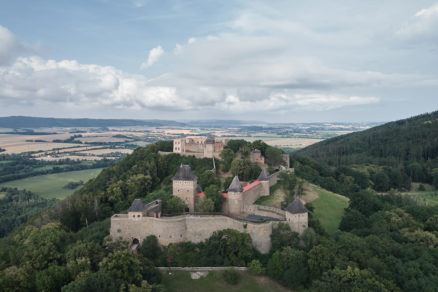 Hrad Helfštýn stojí uprostred nádhernej prírody strednej Moravy.