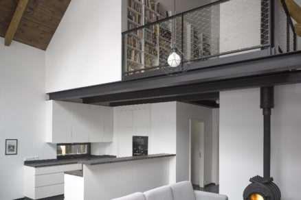 Interiér nového domu pôsobí veľmi útulne a minimalisticky.