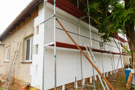 Zateplenie fasády starého domu polystyrénom