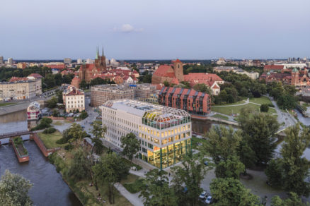 Concordia Design Wrocław je prirodzeným centrom ostrova Słodowa.