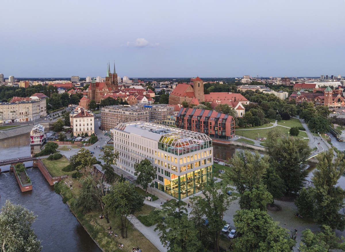 Concordia Design Wrocław je prirodzeným centrom ostrova Słodowa.