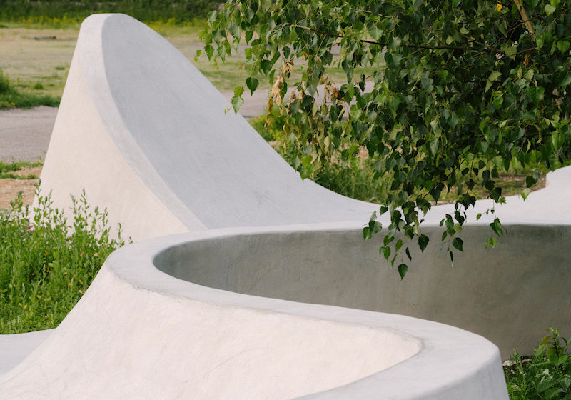 Parametrický dizajn umožnil architektom zvlniť skejtpark do fluidných tvarov kopírujúcich pohyb na skejtborde.