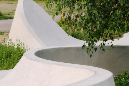 Parametrický dizajn umožnil architektom zvlniť skejtpark do fluidných tvarov kopírujúcich pohyb na skejtborde.