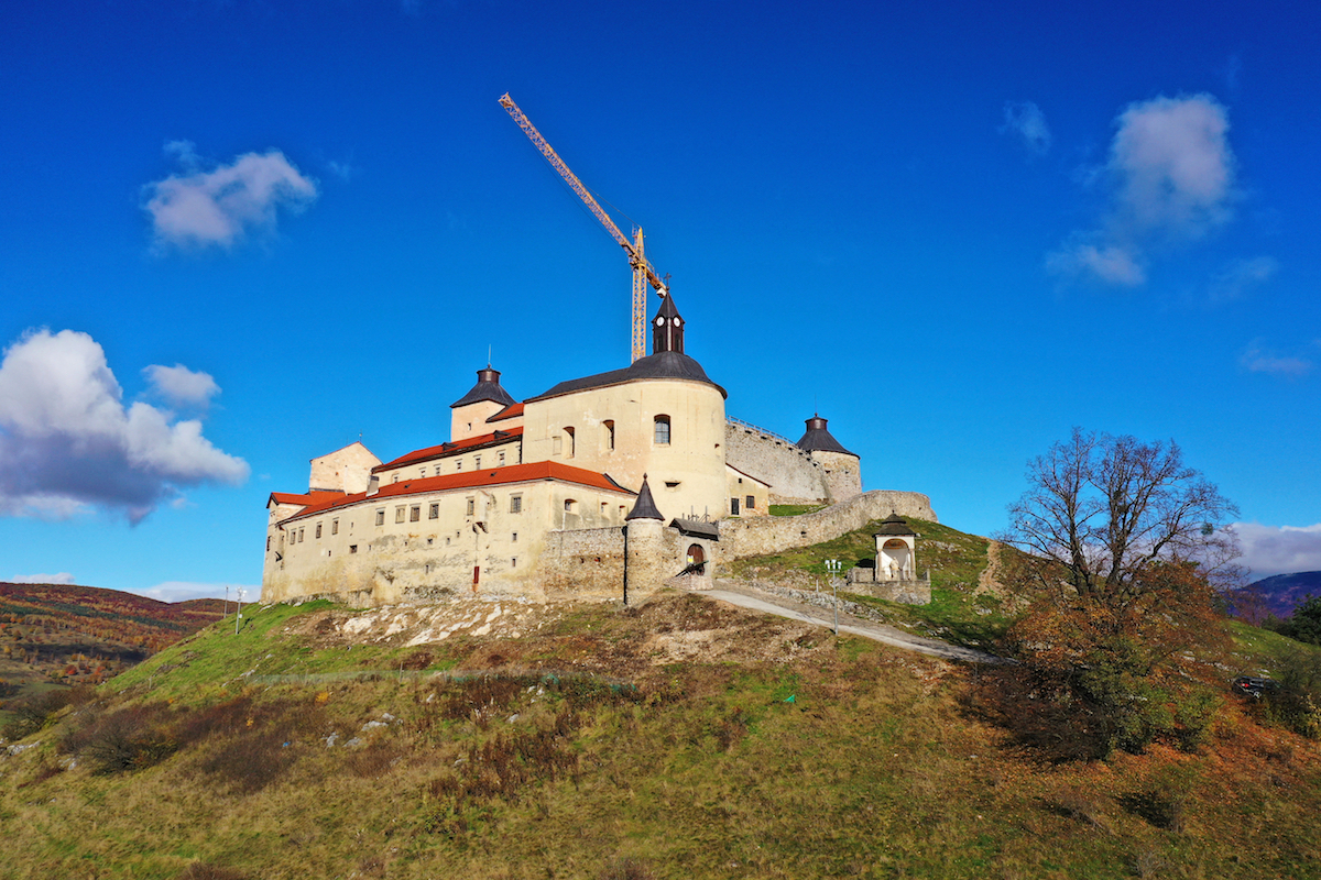 Krásna Hôrka je hrad zo 14. storočia, ktorý sa nachádza nad obcou Krásnohorské Podhradie. Z dôvodu rekonštrukčných prác je stále zatvorený.