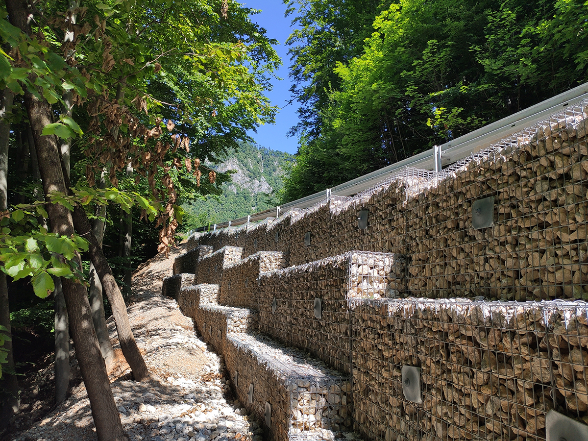 obr 5b sanácia lokálnej poruchy gabion kotvený kotvami ZUBOR