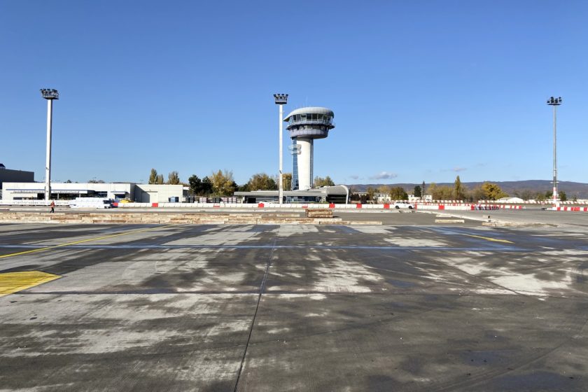 Obr. 10 Pohľad na rekonštruovanú časť odbavovacej plochy letiska