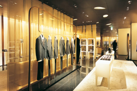 Značky Emporio Armani a Giorgio Armani majú pridelené samostatné priestory na butiky a expozície.