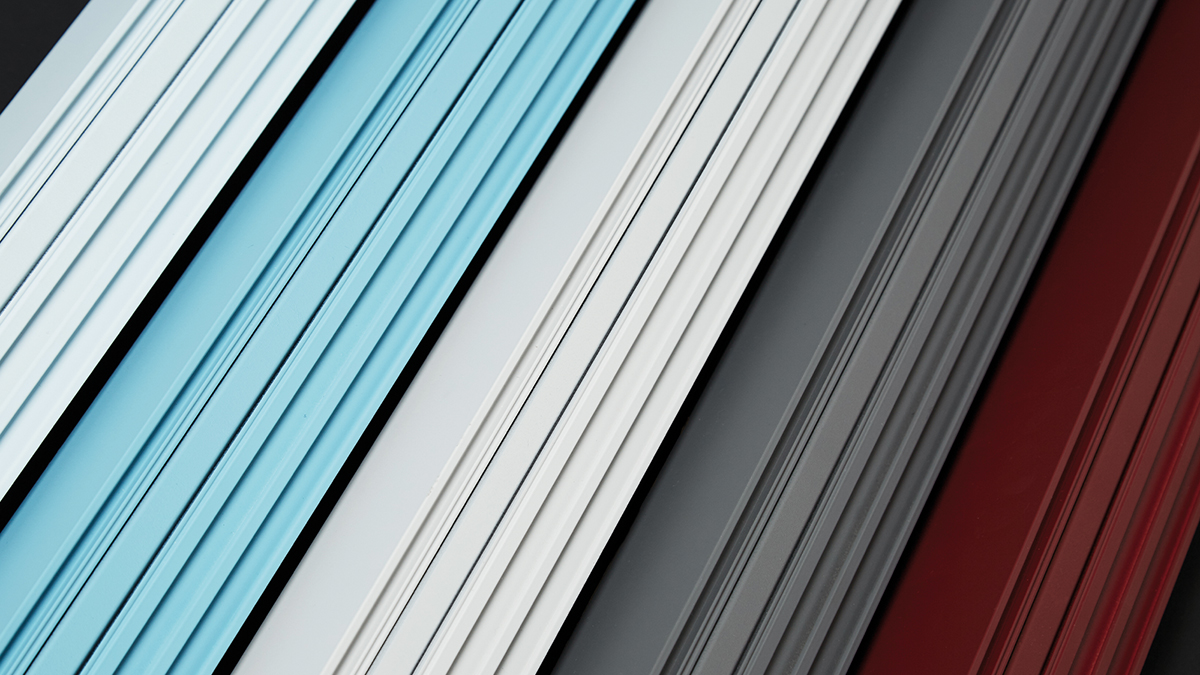Neobmedzenú rozmanitosť realizácie ponúka obrovské spektrum farebných odtieňov, extrudované a točené hliníkové profily heroal zapožičajú individuálny vzhľad. 