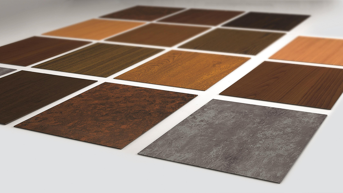 Vďaka inovatívnej technológii nanášania heroal Surface Design (SD) je možné realizovať hodnotné a mimoriadne odolné vzhľady dreva, hrdze a betónu. 