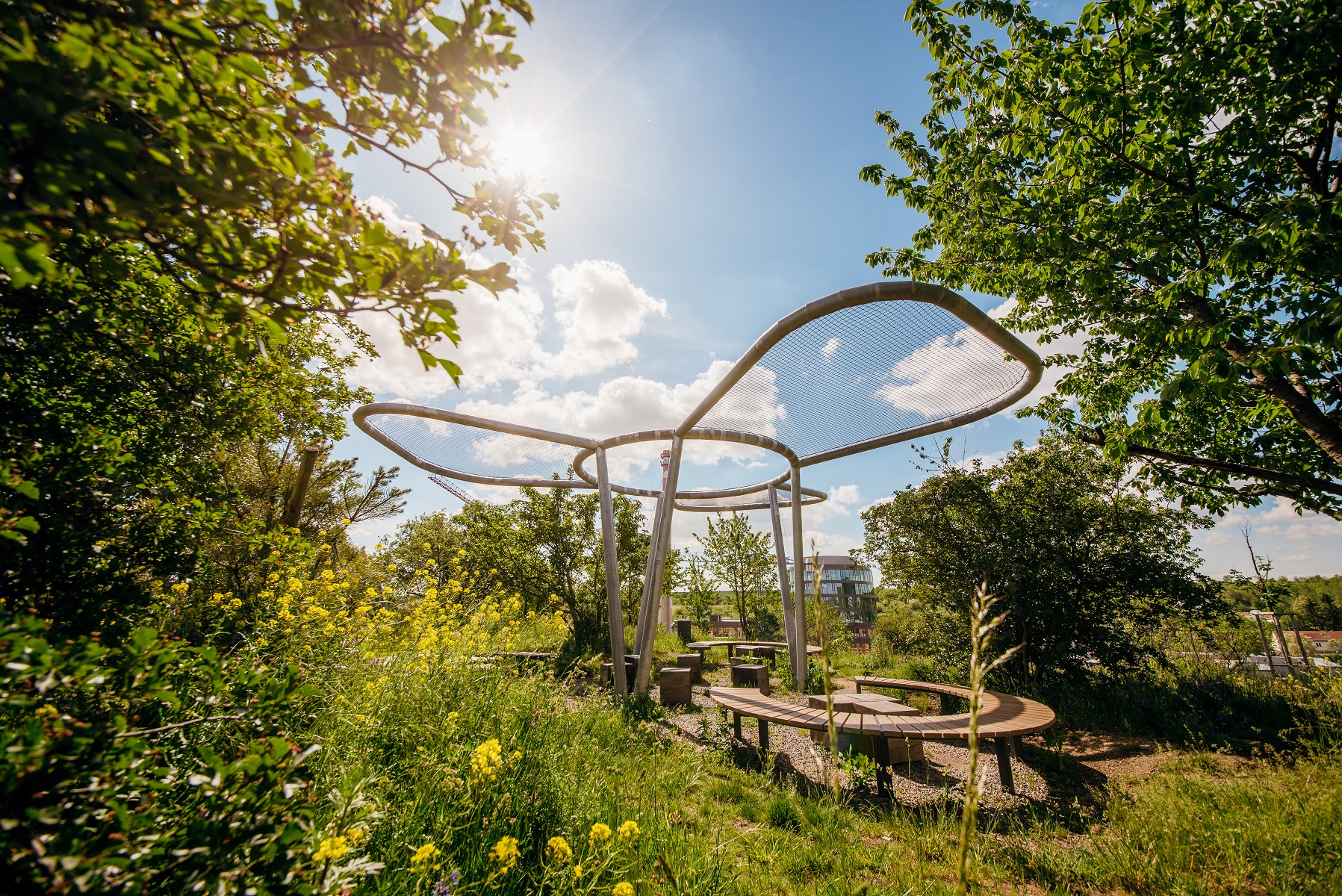 Park Waltrovka Praha 5. Autor: 2ka a TERRA FLORIDA. Park 
získal ocenenie SZKT v kategórii Park roka 2019. 