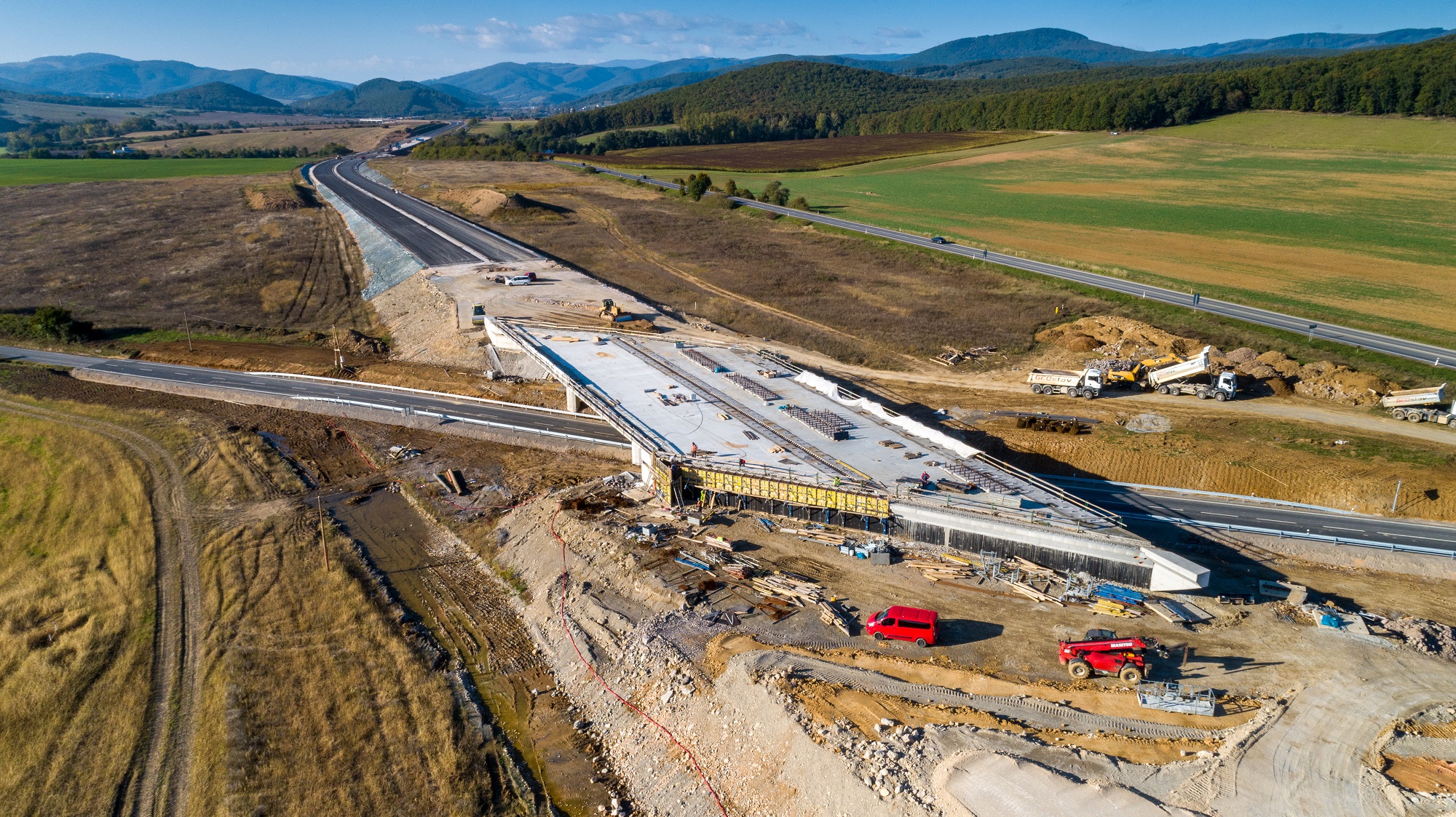 Pohľad na most SO 222-00 počas výstavby preložky cesty III/2640 do Podrečian