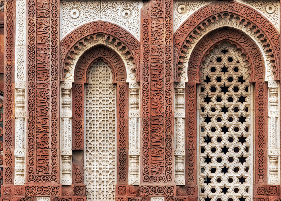 Ala’i Darwaza, južná brána mešity Quwwat-ul-Islam v Dillí v Indii z červeného pieskovca.