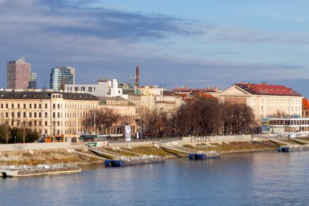 Bratislava, nábrežie, Rázusovo námestie