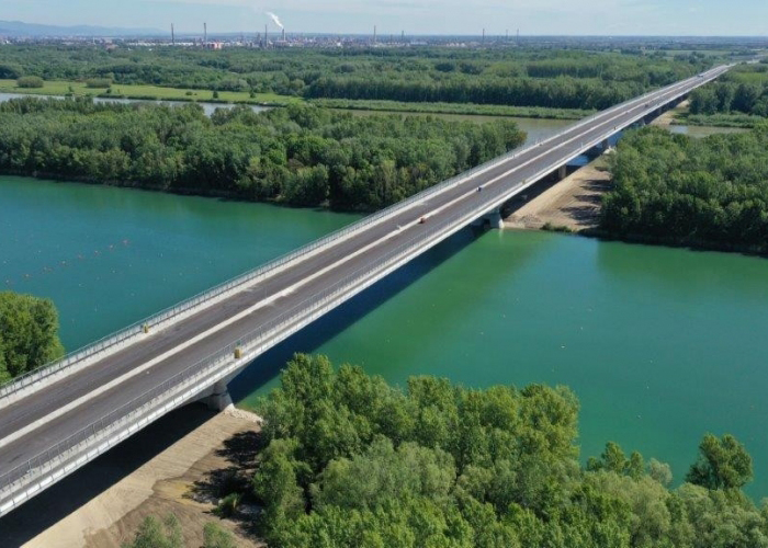 D4: Lužný most, Bratislava – Rusovce (2021) – BITUMELIT PR 5, BITUMELIT PR 5 JUMBO = 120 000 m2